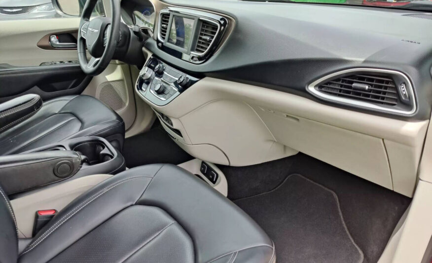 2021 Chrysler Voyager
