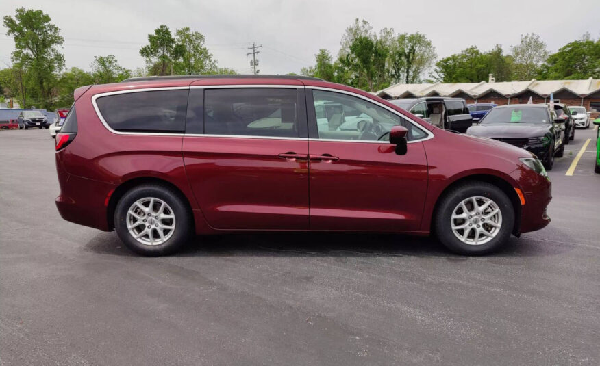 2021 Chrysler Voyager