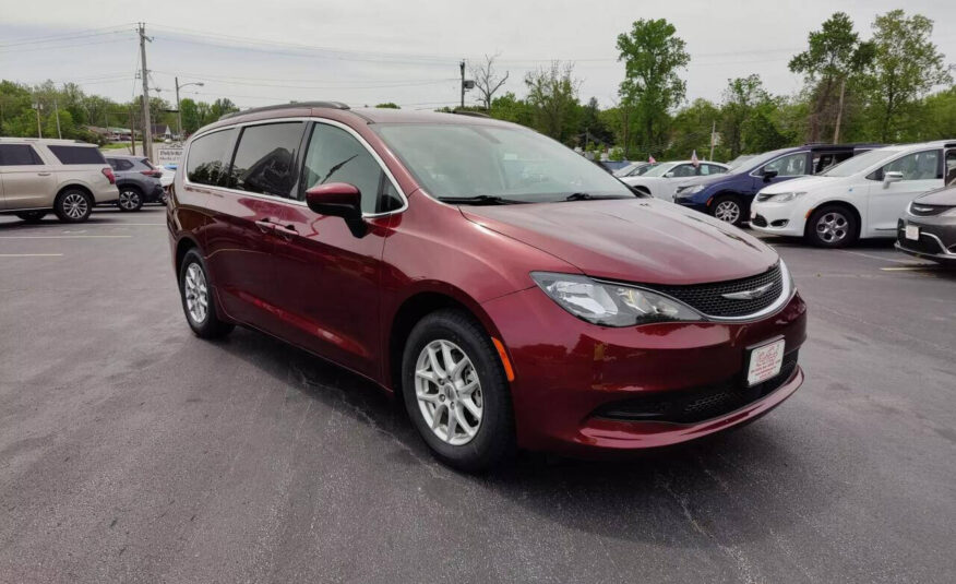 2021 Chrysler Voyager