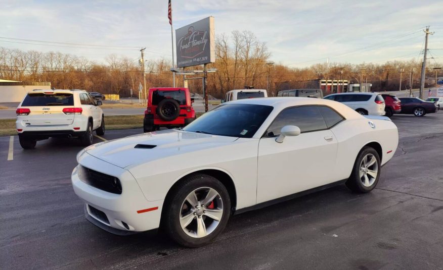 2018 Dodge Challenger SXT's photo