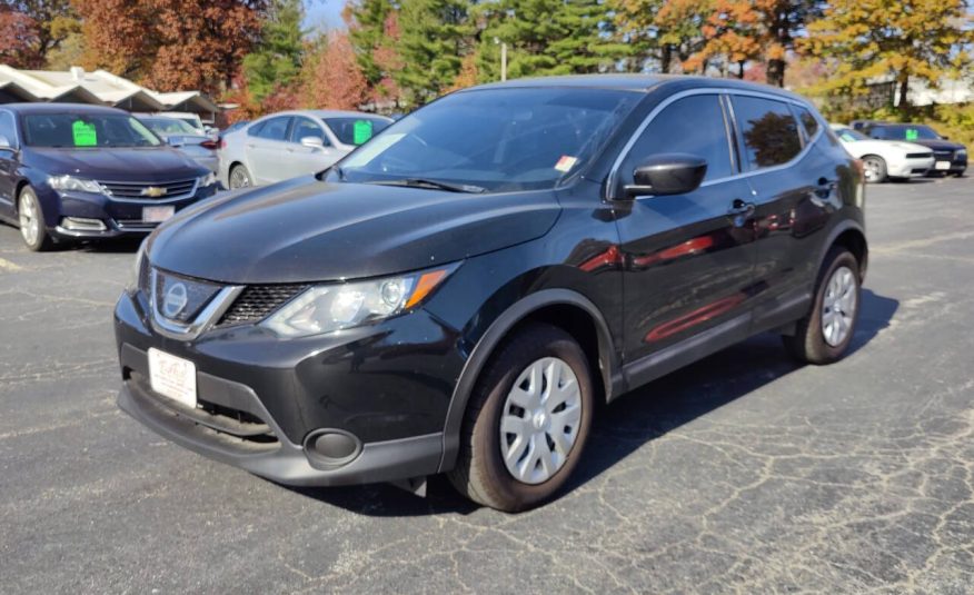 2019 Nissan Rogue Sport S's photo